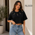 CAMISETA CON HEBILLAS DORADAS EN PECHO