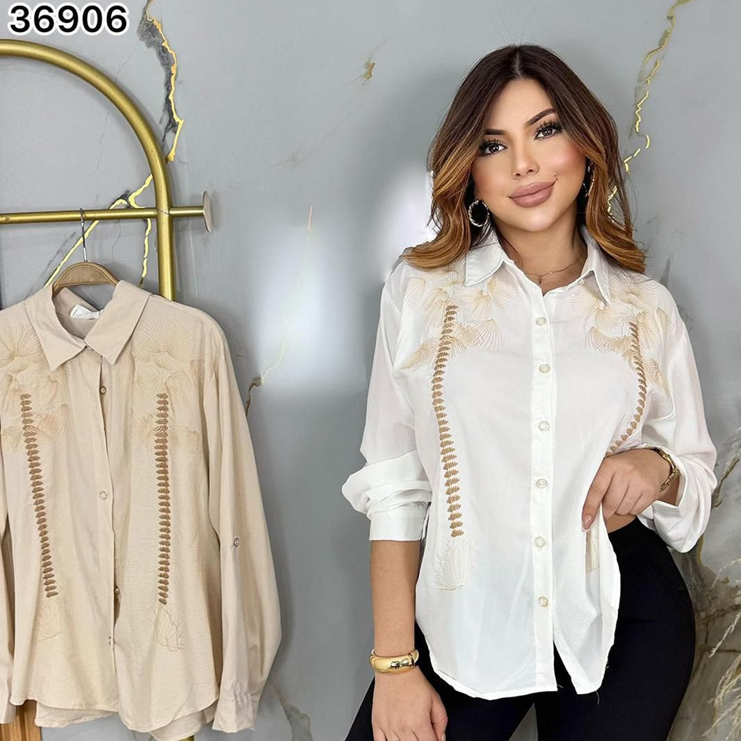 Blusa con Bordado de Flores