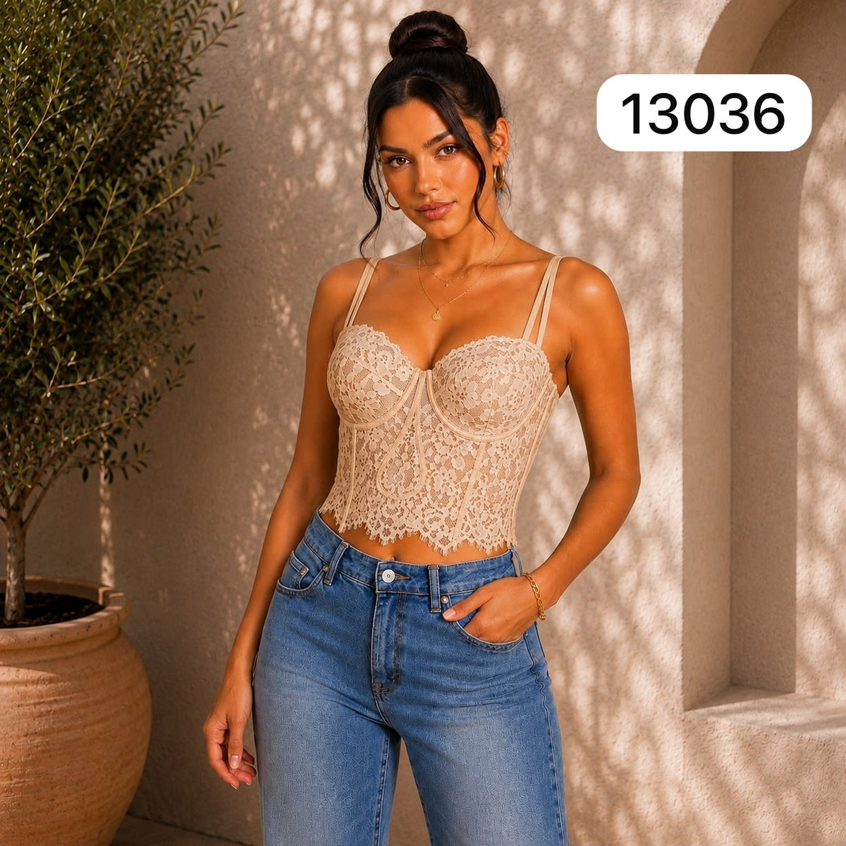 CORSET DE ENCAJE FLORAL CON COPAS Y TIRANTES