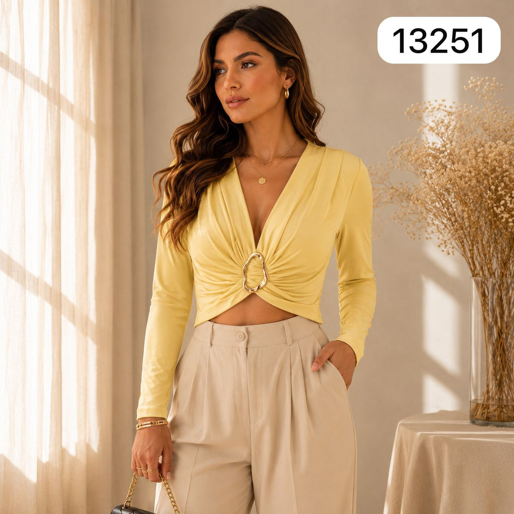 BLUSA CROP CON ARGOLLA
