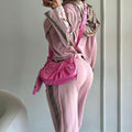 CONJUNTO EN SUDADERA CON DETALLES ORO ROSA