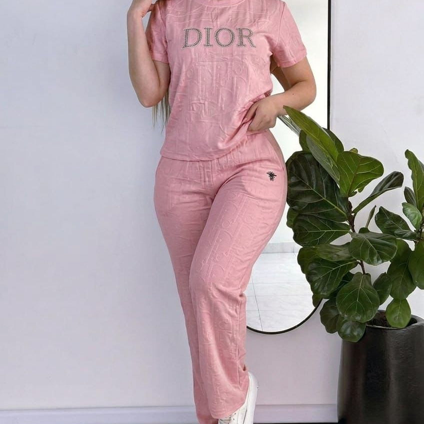 CONJUNTO TEXTURIZADO LETRAS EN LA CAMISETA "DIOR"